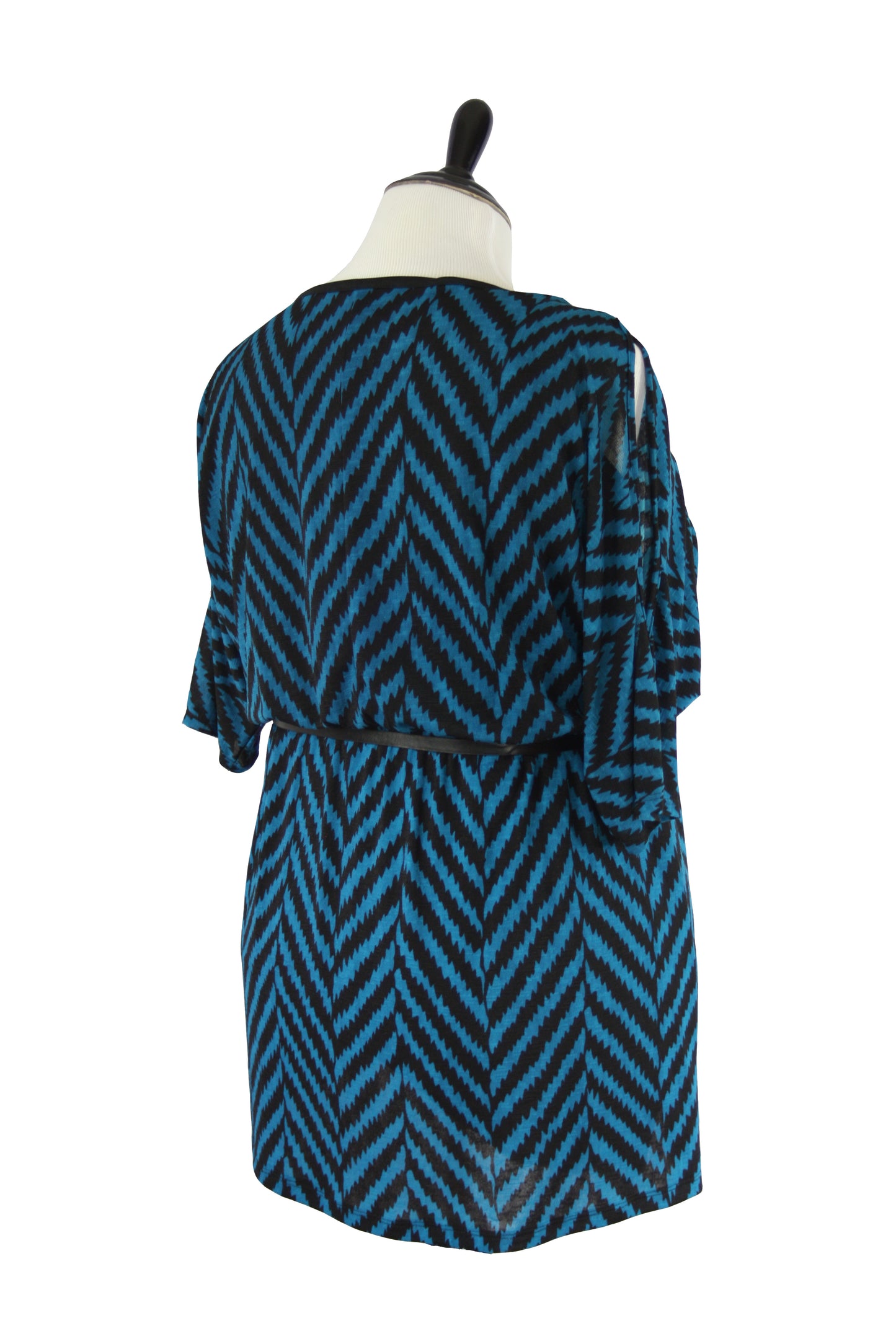 Chic and Bold: The Short Turquoise Dress with a Black Belt
