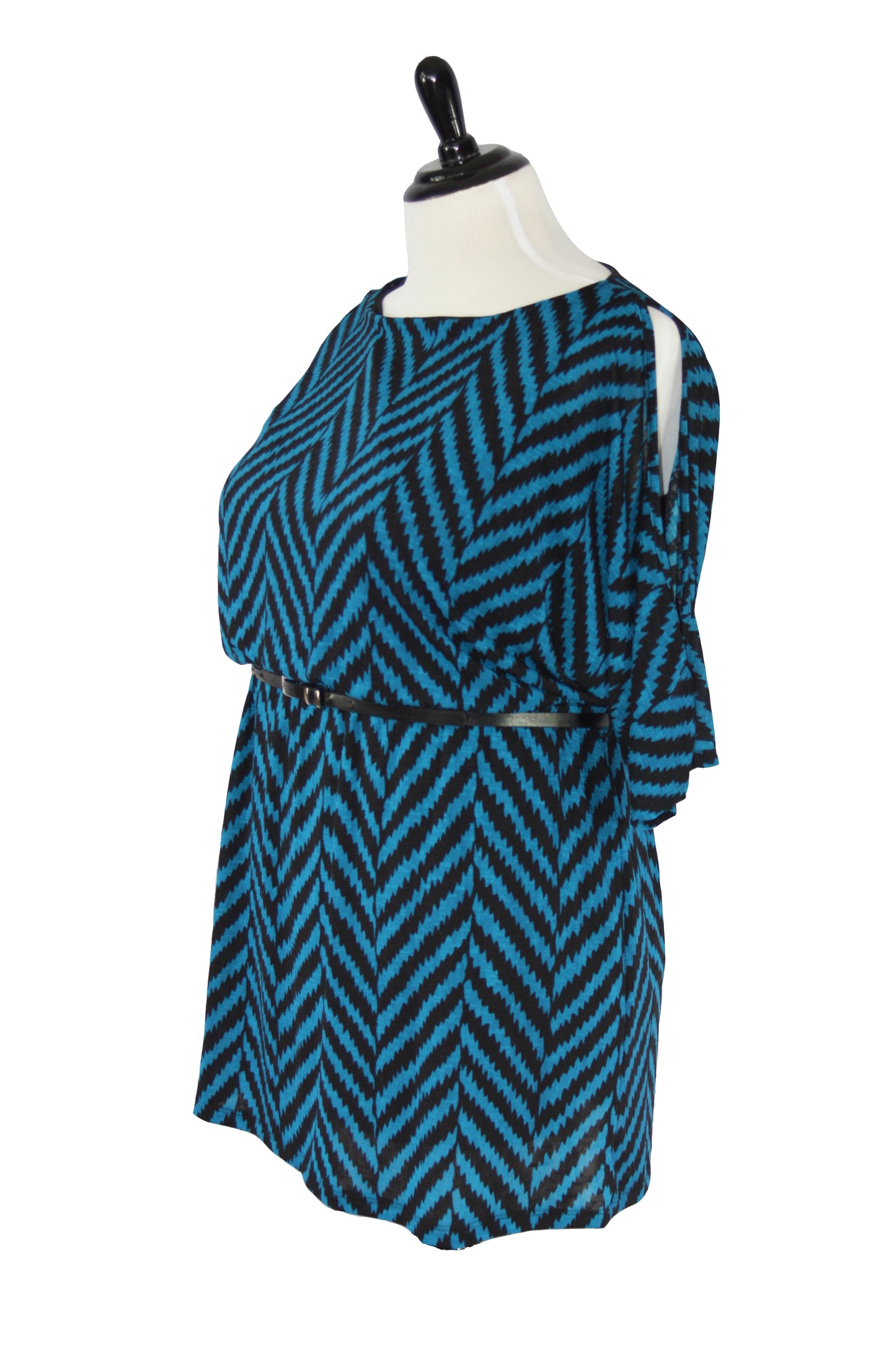 Chic and Bold: The Short Turquoise Dress with a Black Belt