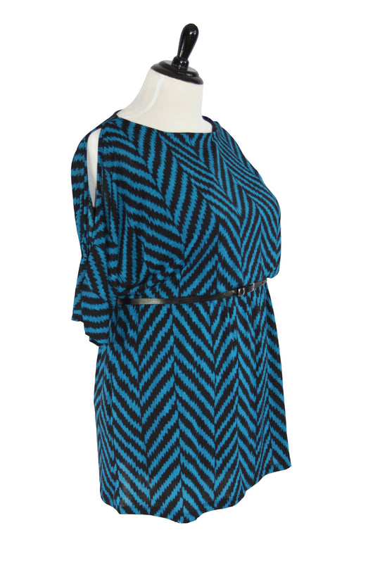 Chic and Bold: The Short Turquoise Dress with a Black Belt